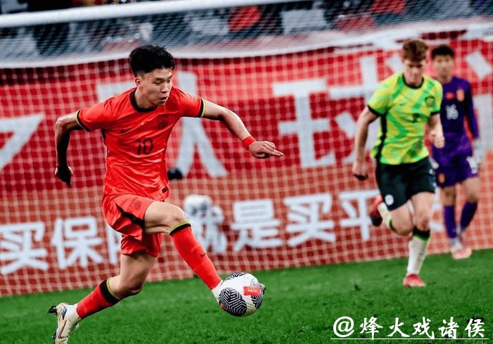 U23国足连入2球打懵越南队！王钰栋压哨打进第三球脱衣庆祝